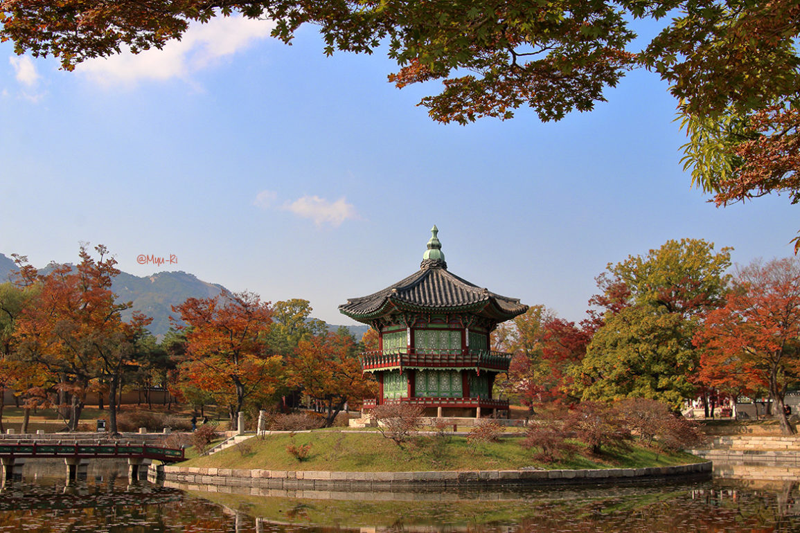pavillon Hyangwonjeong du palais Gyeongbokgung Séoul