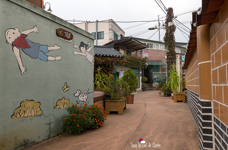 Suwon Haenggung-dong mural village