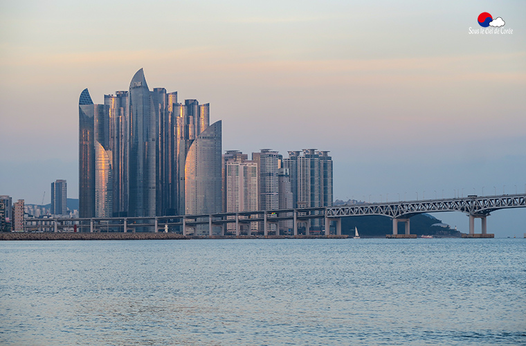 Gratte-ciels de Marine City, à Busan, pendant le coucher du soleil