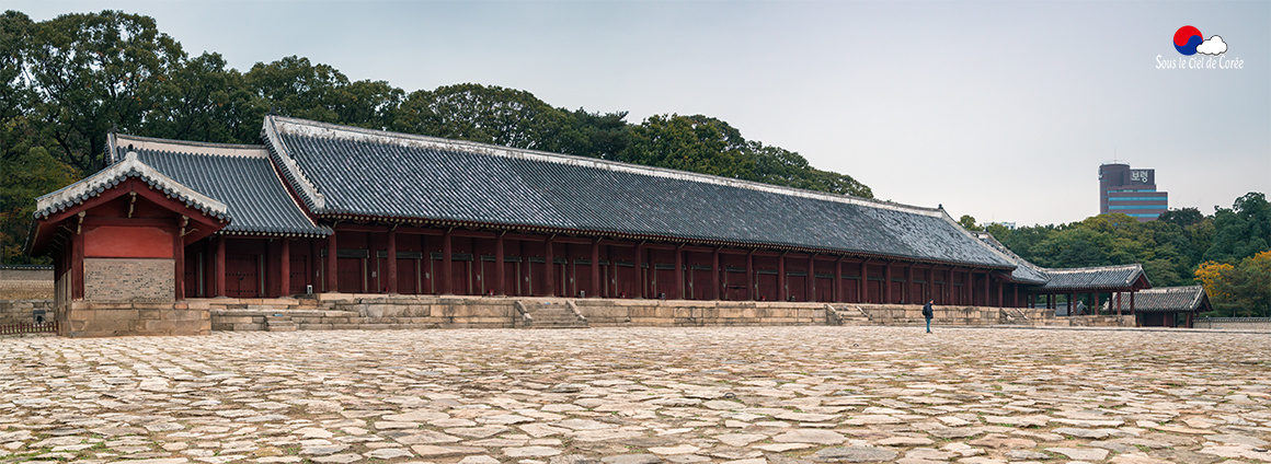 Jeongjeon, le sanctuaire principal de Jongmyo, en mode panoramique