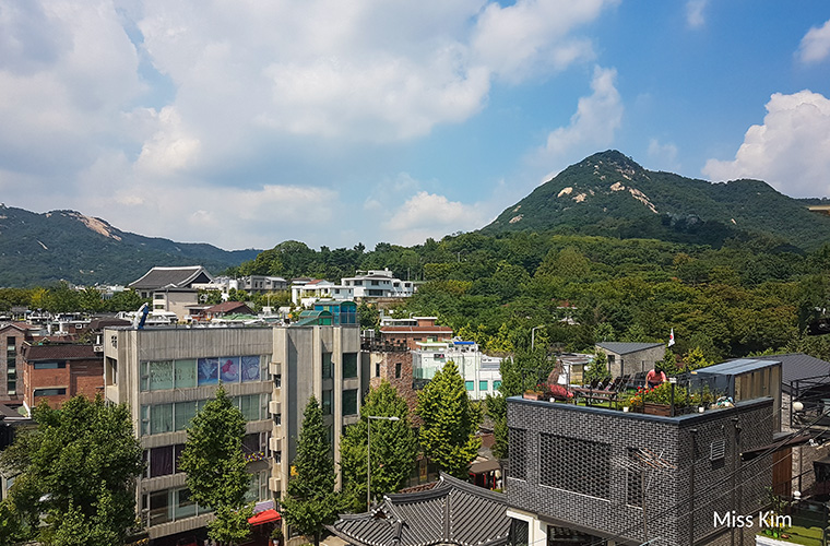 vue du mont Bugak depuis Bukchon-Séoul-Corée du Sud