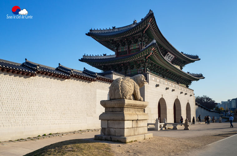 La porte Gwanghwamun du palais Gyeongbokgung à Séoul