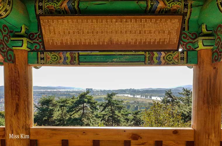 Le pavillon coréen Banwollu à Buyeo en Corée du Sud