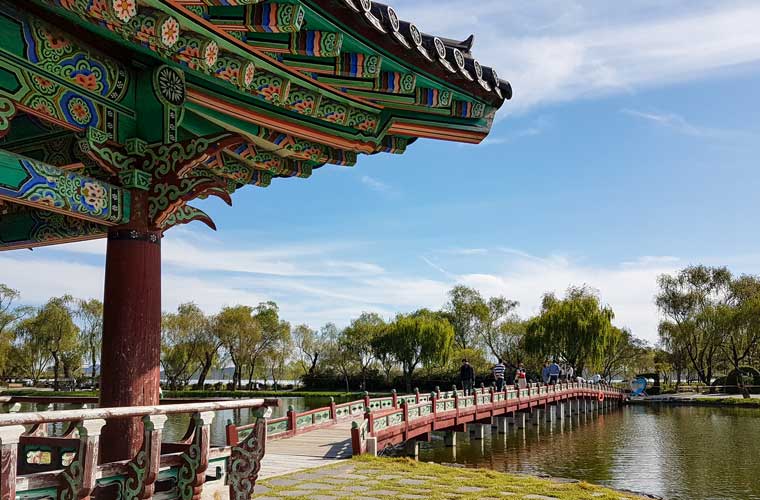 Le pavillon coréen Gungnamji à Buyeo en Corée du Sud