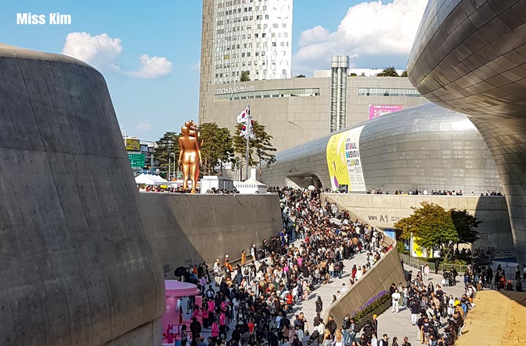 Fashion Week au Dongdaemun Design Plaza de Séoul