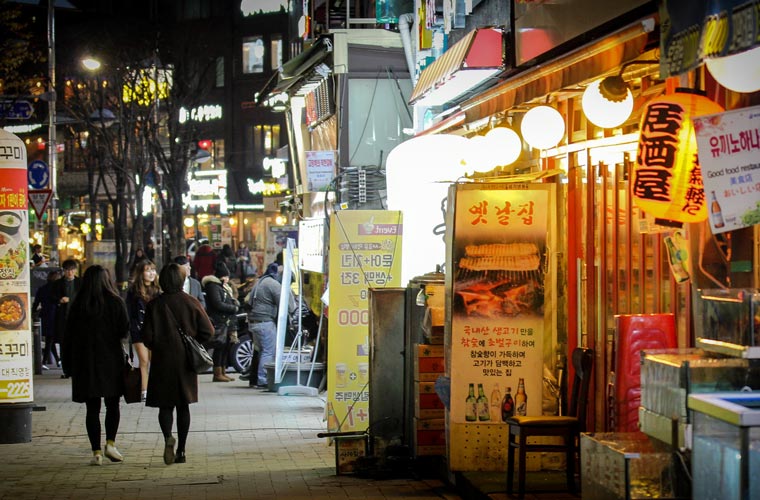 hongdae at night