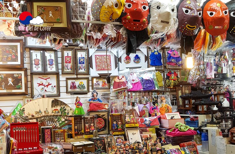 Objets hétéroclites au marché de Namdaemun