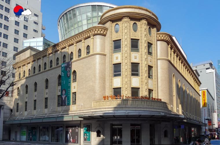 La façade coloniale du théâtre de Myeongdong à Séoul