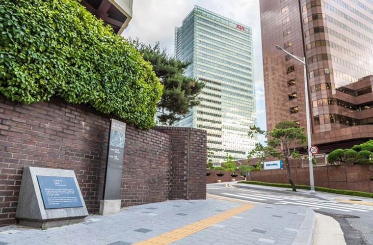 Memorial plaque at the site of the old Seouimun Gate in Seoul