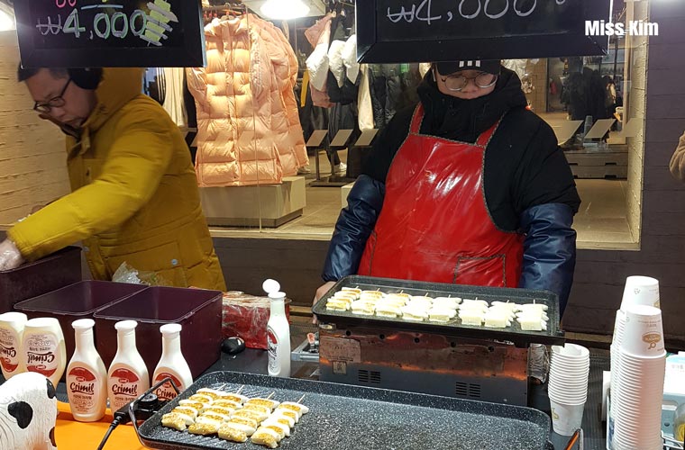 Stand de street food à Myeongdong