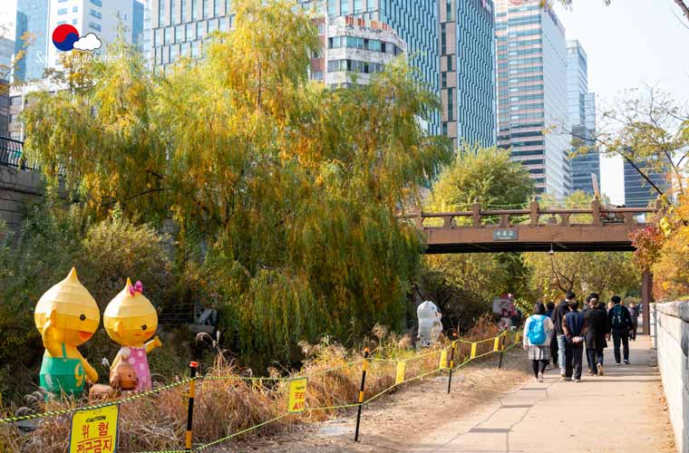 La rivière Cheonggyecheon à Séoul