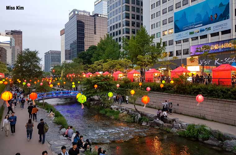 La rivière Cheonggyecheon à Séoul