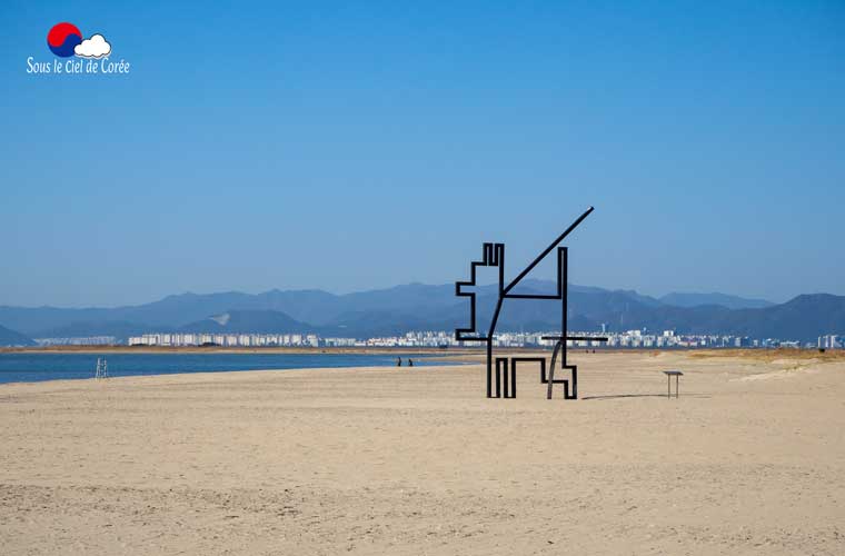 Installation artistique sur la plage de Dadaepo à Busan