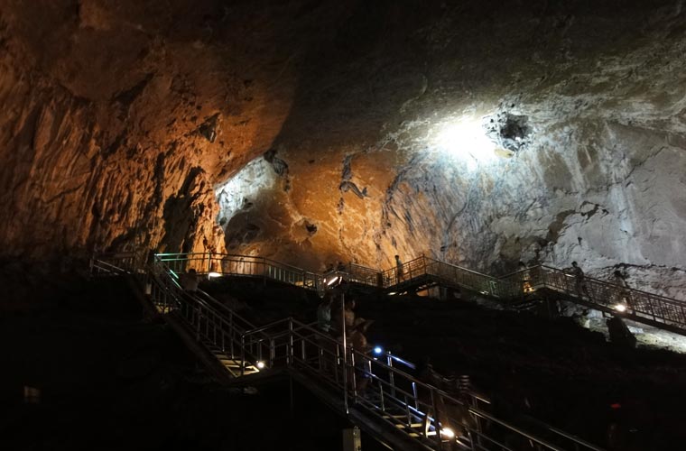 La grotte Hwanseon en Corée du Sud