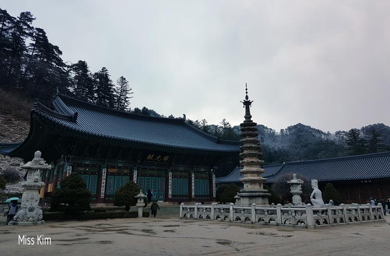 Le temple Woljeongsa en Corée du Sud