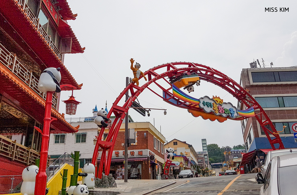 Porte d'entrée du quartier de Songwol-dong à Incheon, en Corée du Sud