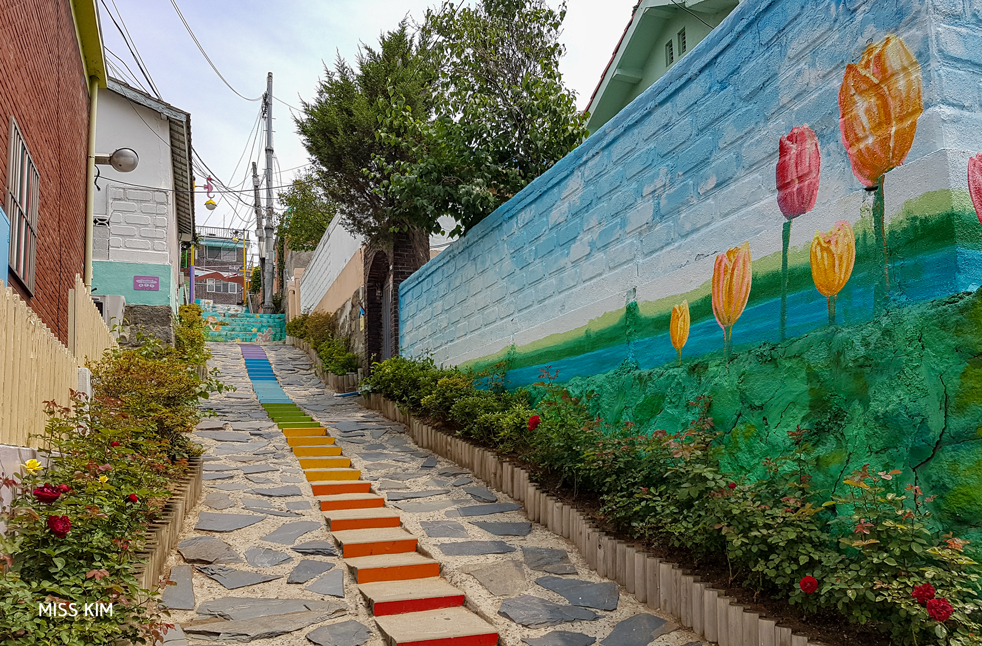 Fresque du quartier de Songwol-dong à Incheon, en Corée du Sud