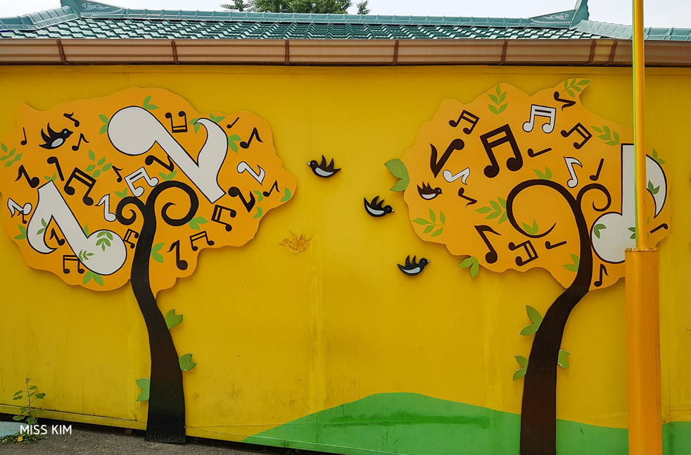 Fresque du quartier de Songwol-dong à Incheon, en Corée du Sud