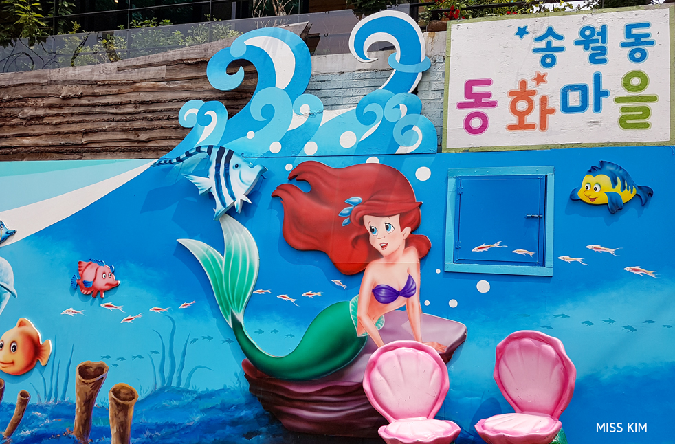 Fresque du quartier de Songwol-dong à Incheon, en Corée du Sud