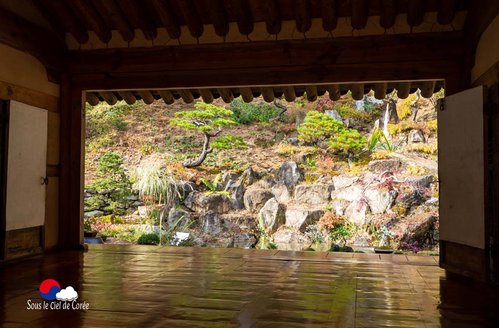 Jardin de la maison coréenne du Jardin du Matin calme en Corée du Sud