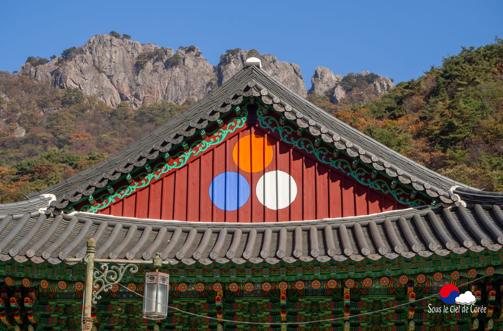 Pavillon et montagne rocheuse, Mont Naejangsan en Corée du Sud