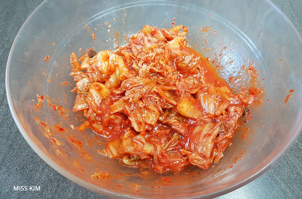 Kimchi bibim guksu