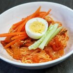 Kimchi bibim guksu