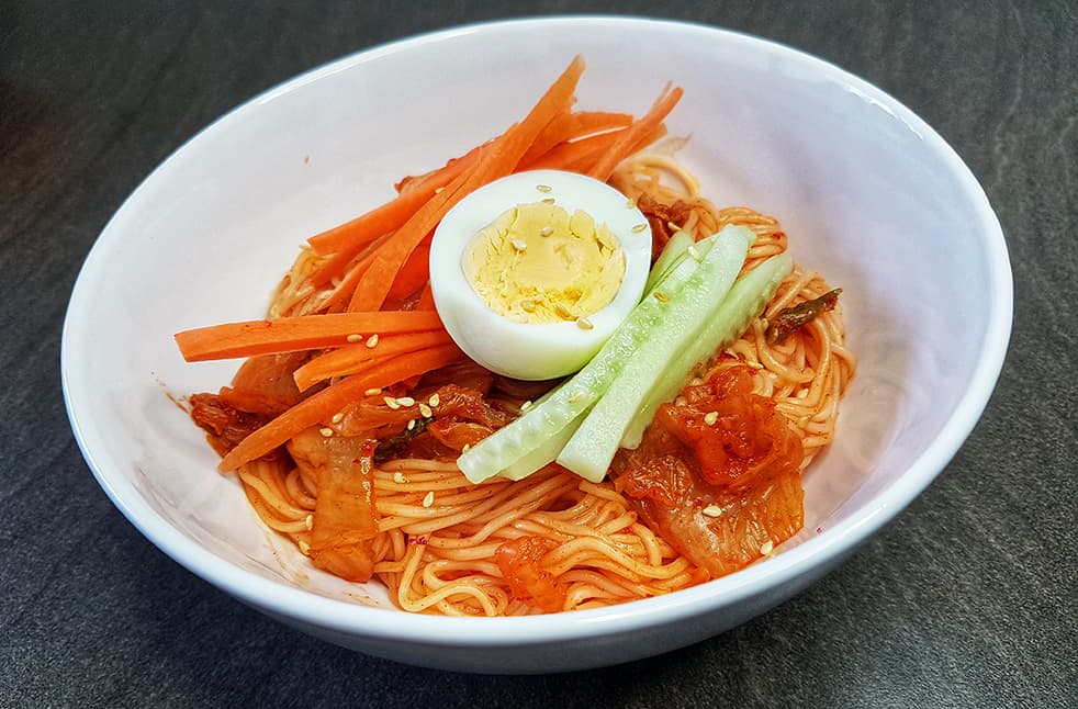 Kimchi bibim guksu